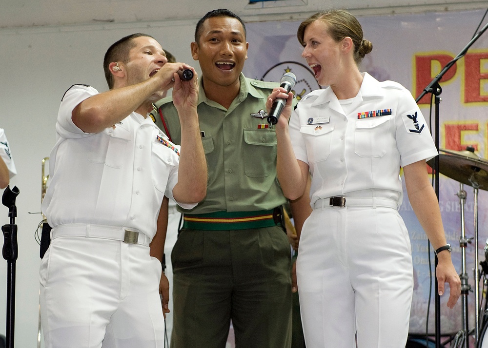 Sailors make music with Malaysian army