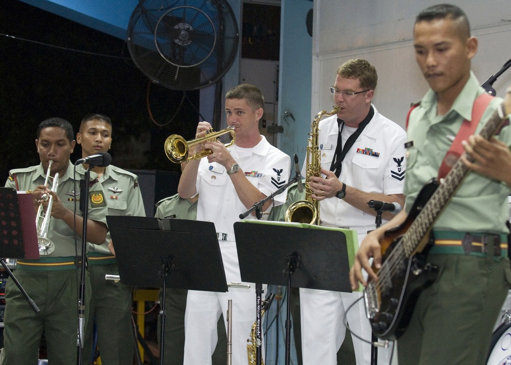 Sailors make music with Malaysian army
