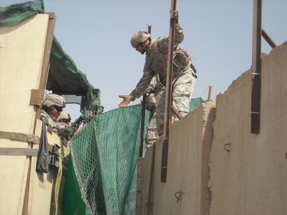 Engineers Provide Additional Security for Soldiers Moving to