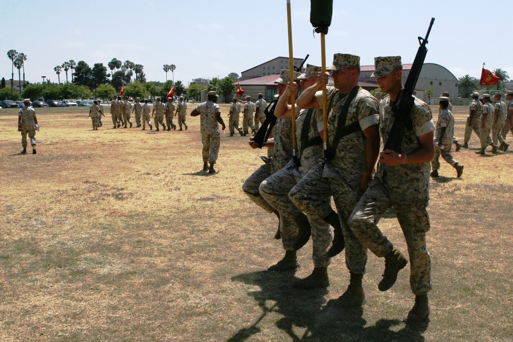 Busting the rust off: Former DIs drill Marines for change of command ceremony