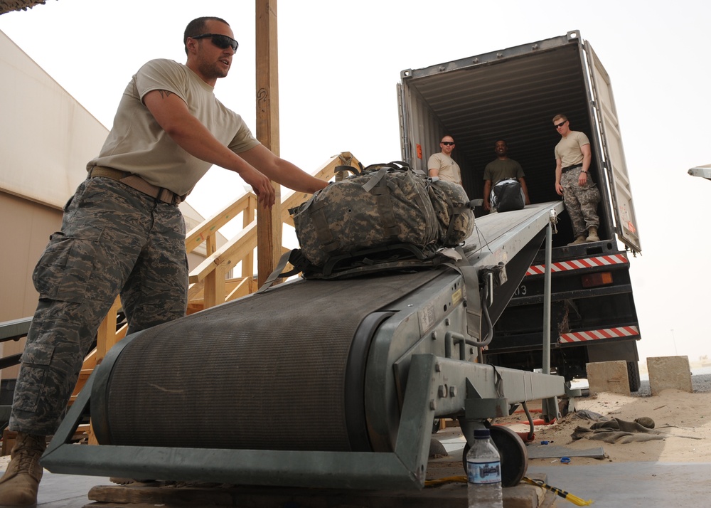 Airmen Head on R&amp;amp;R