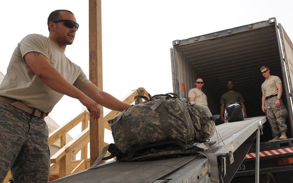 Airmen Head on R&amp;amp;R