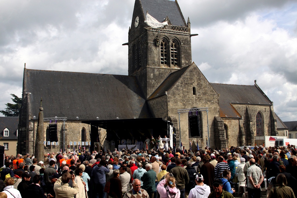 Ste. Mere Eglise honors troops who fought during D-Day invasion