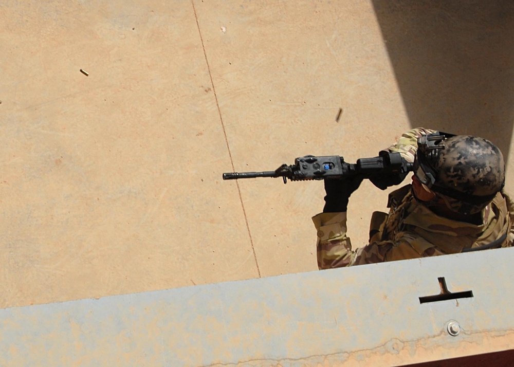 Iraqi special operations forces commandos train as they fight