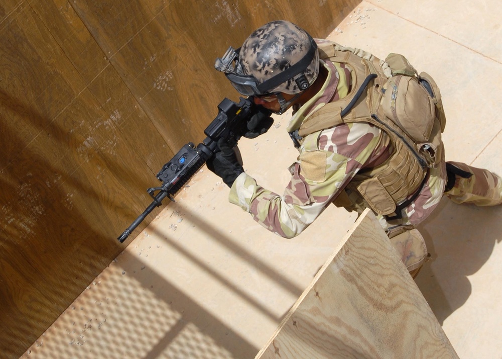 Iraqi special operations forces commandos train as they fight