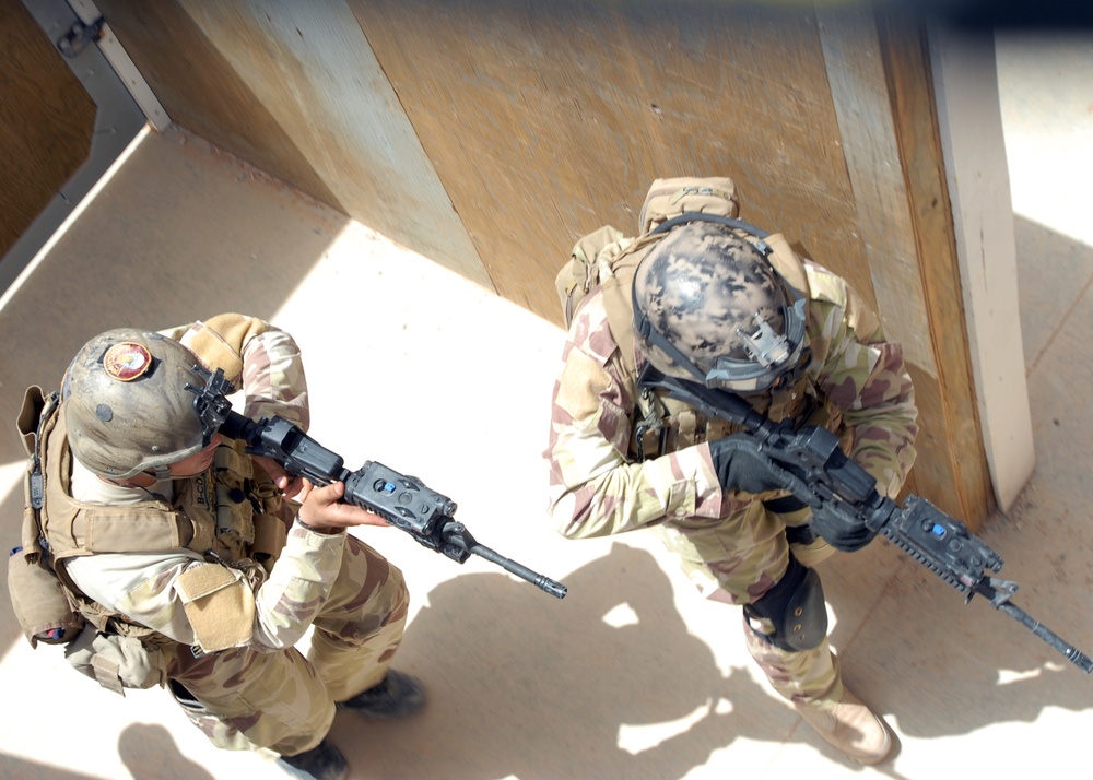 Iraqi special operations forces commandos train as they fight