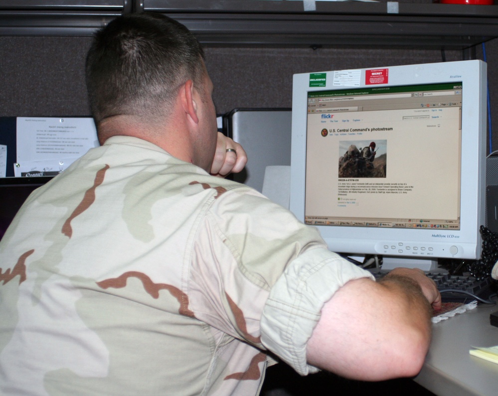 U.S. Central Command Twitters With Twitterers and Gets Face to Face With Facebook