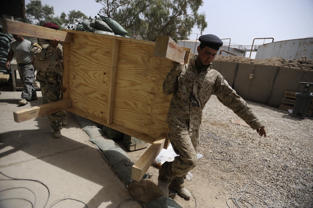 Soldiers depart Maysan province
