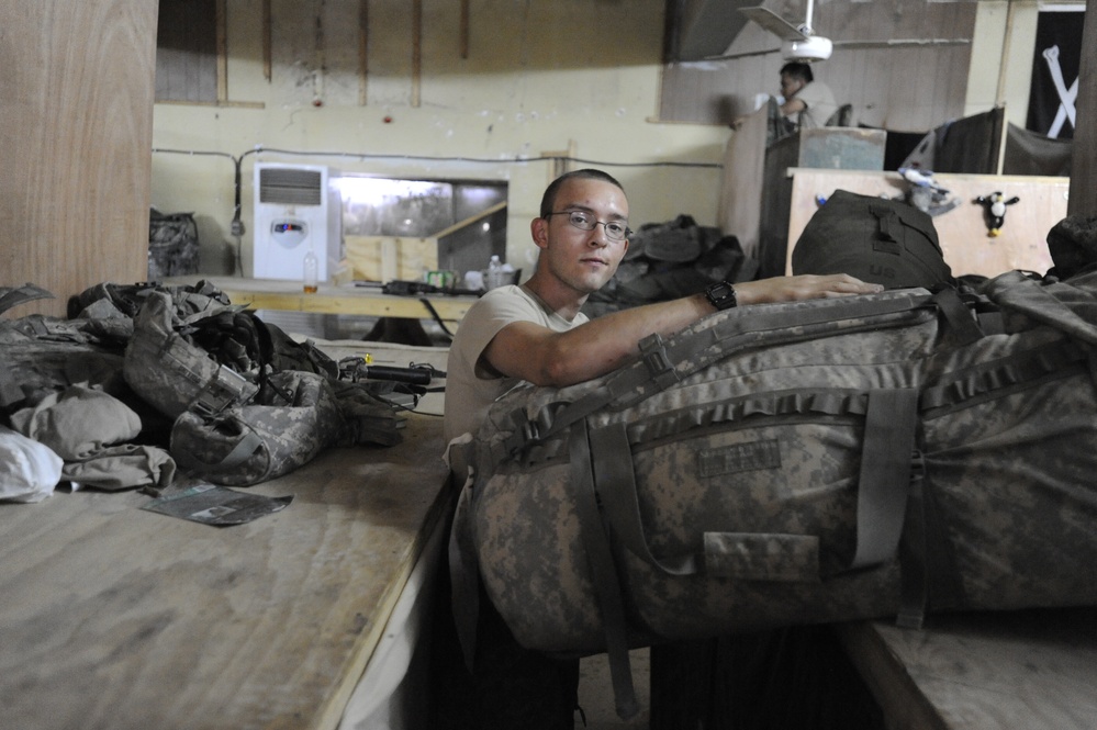 First Armored Division Leaves Patrol Base in Maysan Province, Iraq