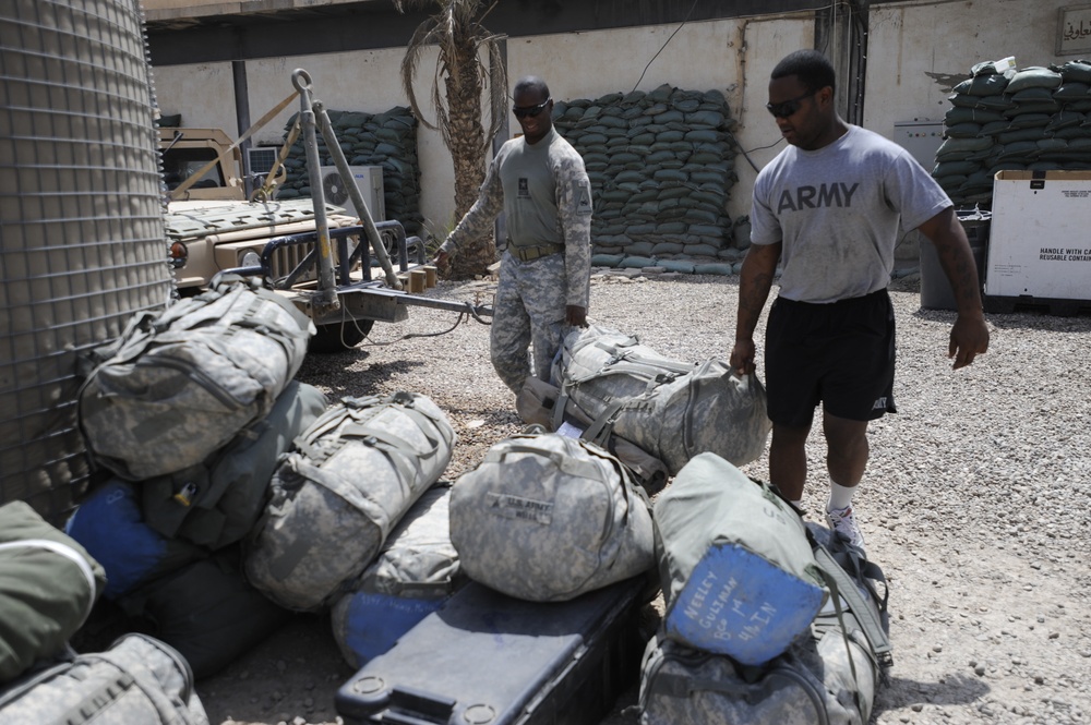 First Armored Division Leaves Patrol Base in Maysan Province, Iraq