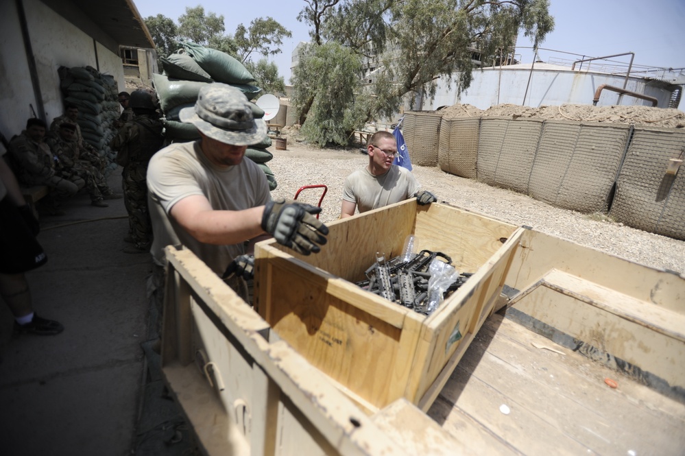 First Armored Division Leaves Patrol Base in Maysan Province, Iraq