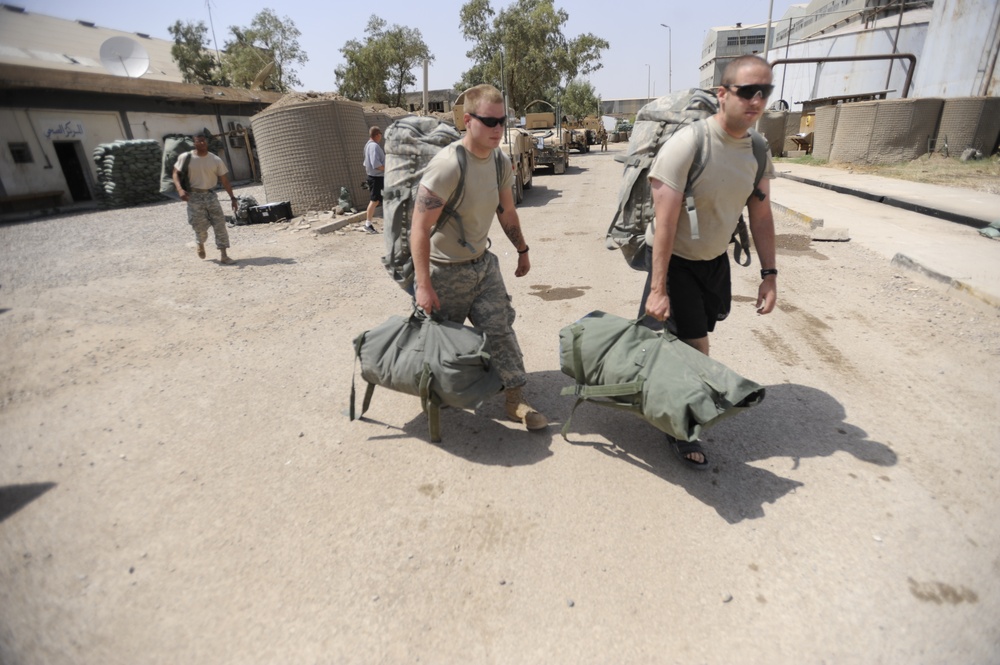 First Armored Division Leaves Patrol Base in Maysan Province, Iraq