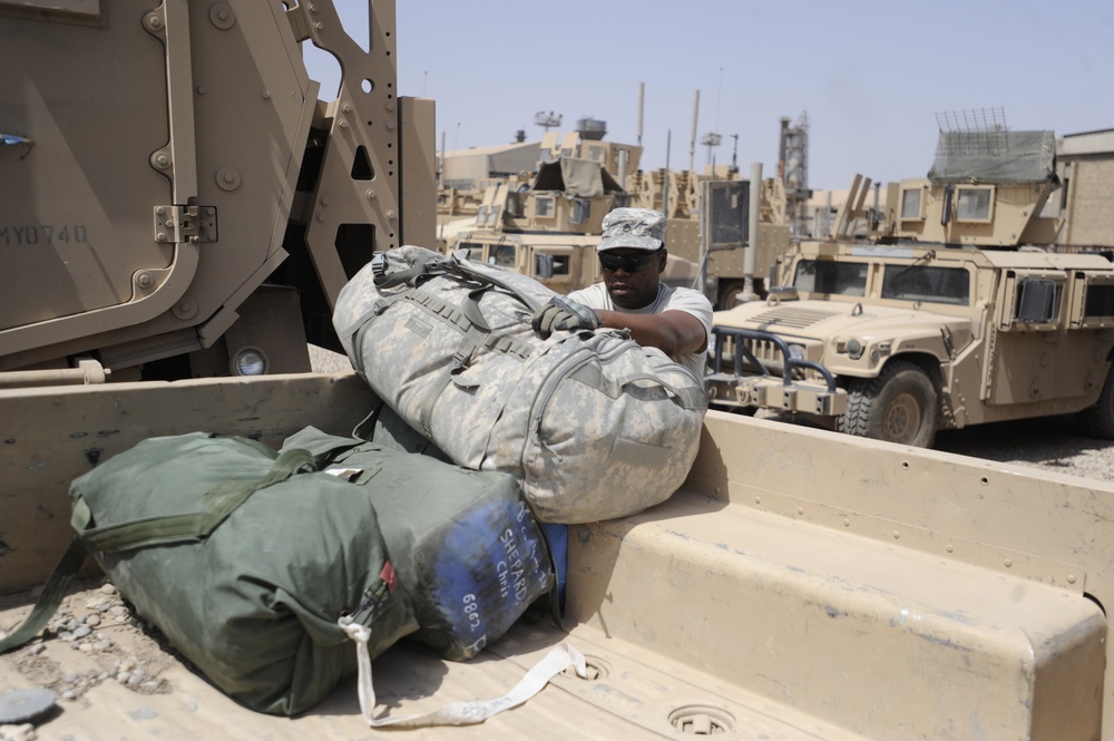 First Armored Division Leaves Patrol Base in Maysan Province, Iraq