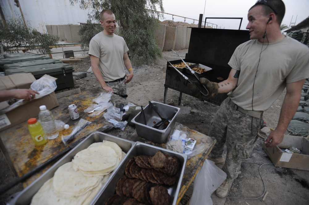 First Armored Division Leaves Patrol Base in Maysan Province, Iraq