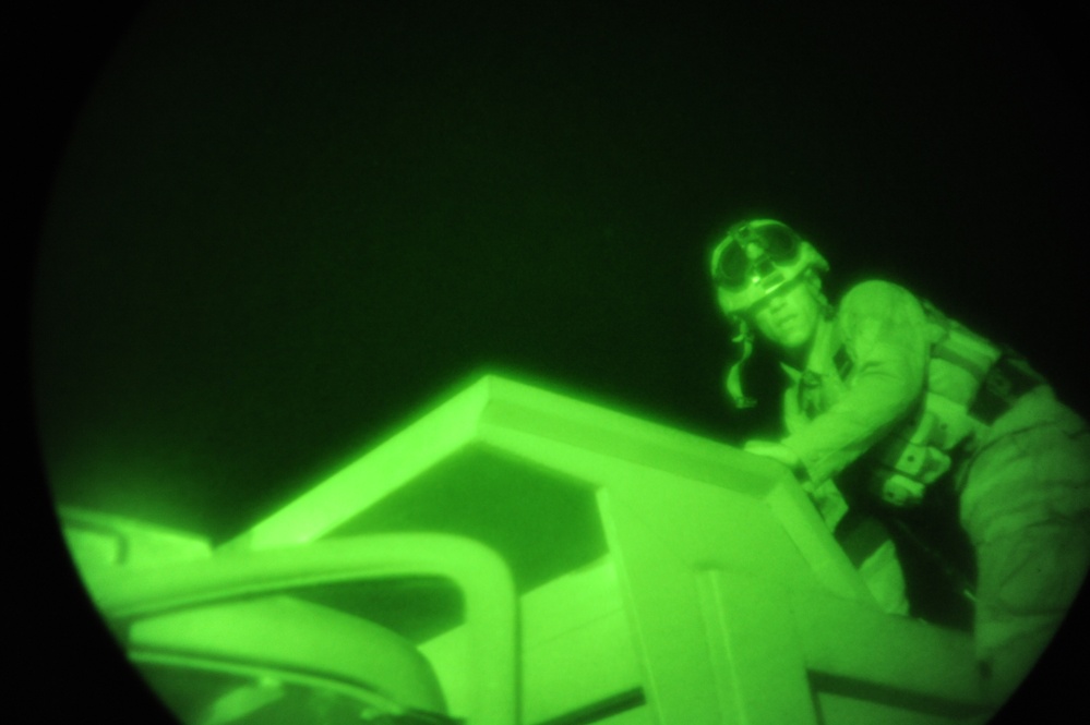 U.S., Iraqi forces conduct night mission