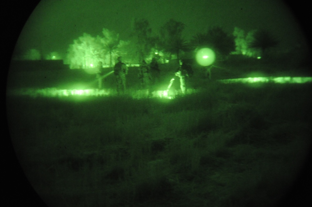 U.S., Iraqi forces conduct night mission