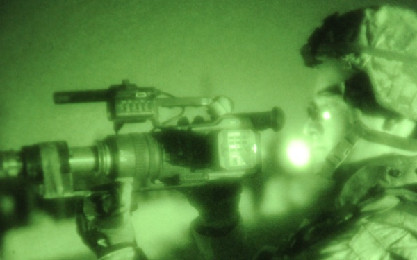 U.S., Iraqi forces conduct night mission