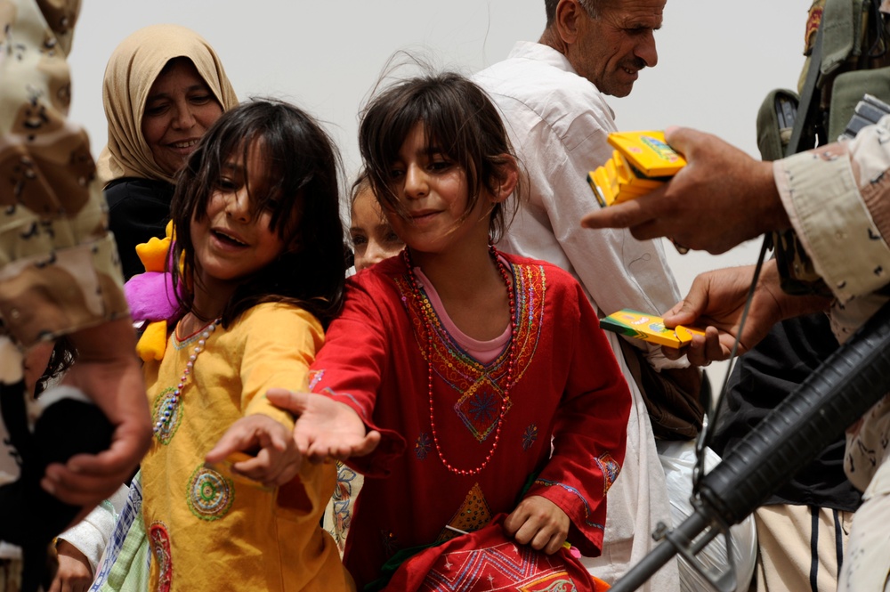 Iraqi children receive toys and school supplies