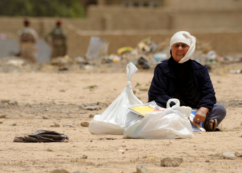 Iraqi children receive toys and school supplies