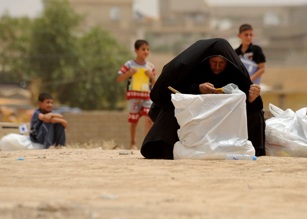 Iraqi children receive toys and school supplies