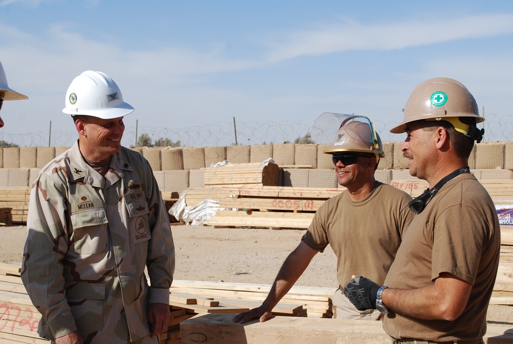 Seabee regiment commander makes visit to Iraq