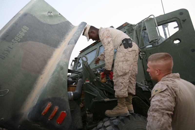 Marine draws on jet training to mitigate risks in Iraq