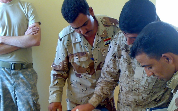 Iraqi non-commissioned officers attend master training course