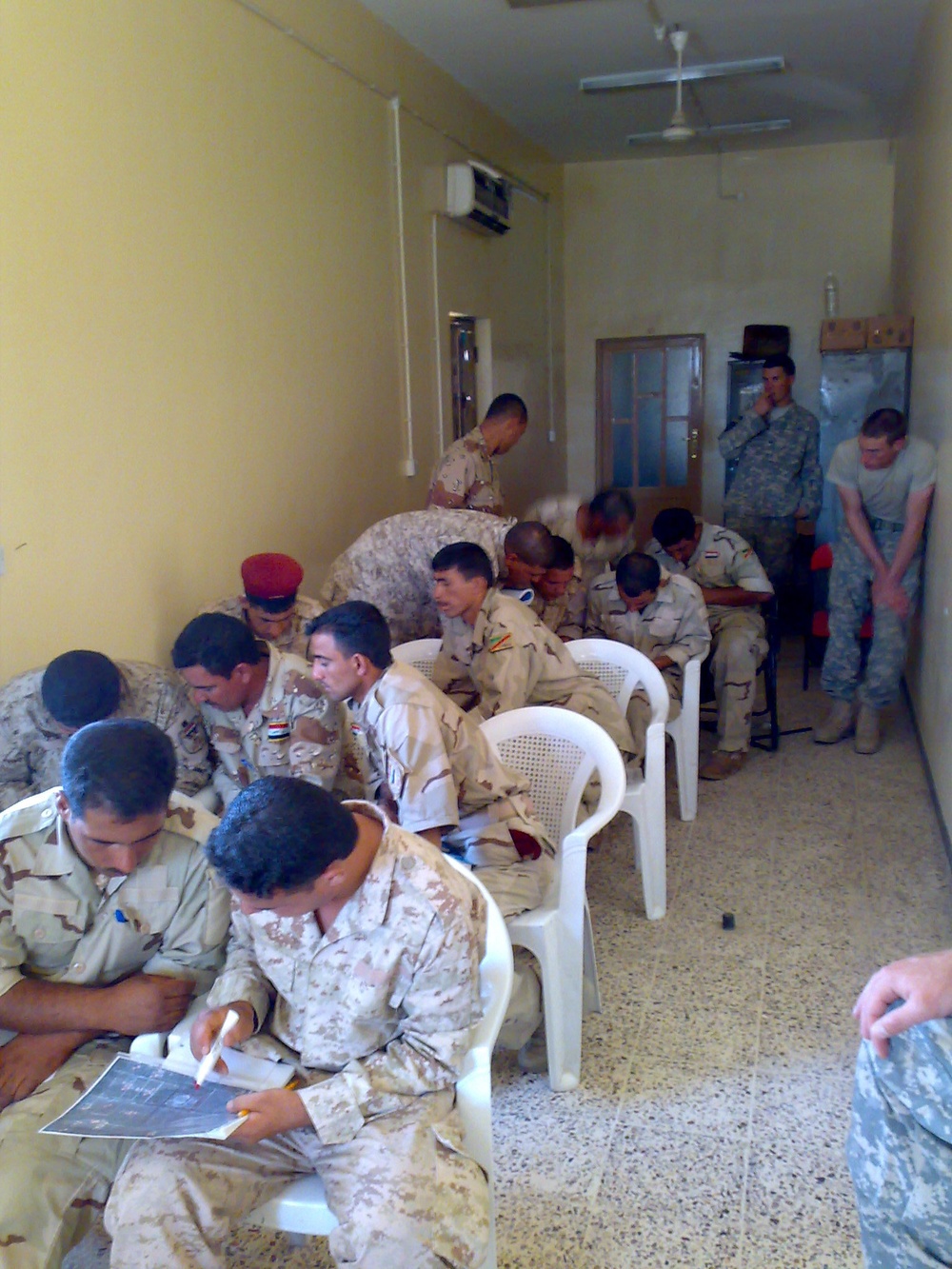 Iraqi non-commissioned officers attend master training course