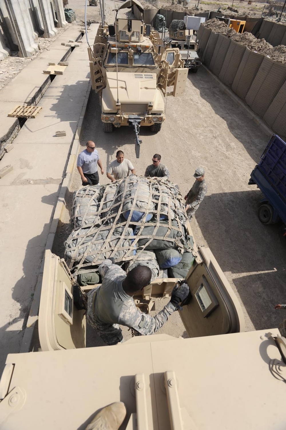 U.S. Soldiers kiss &quot;sugar shack&quot; goodbye: Highlander Brigade vacates base at defunct sugar factory in Majaar Al Kabir