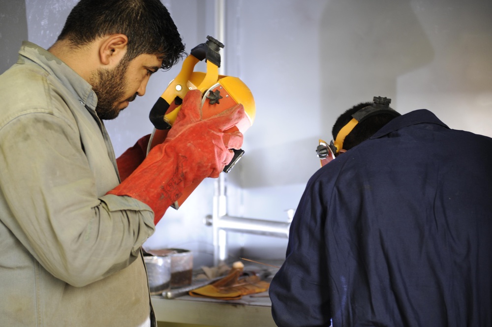 Soldiers Visit Steel Works Training Facility