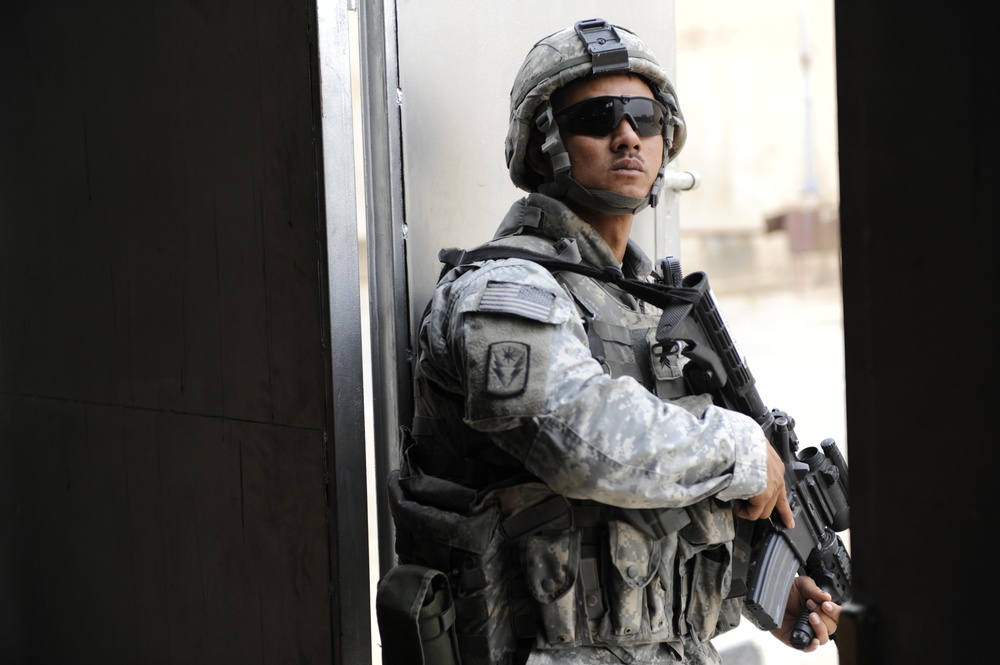 Soldiers Visit Steel Works Training Facility