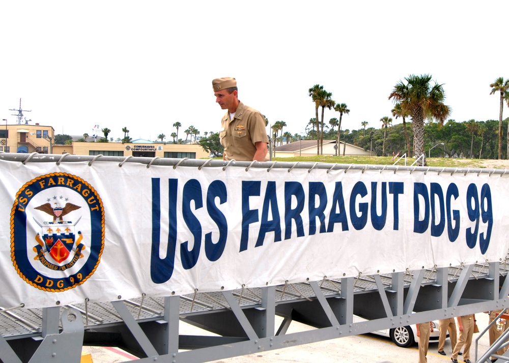 Adm. Jonathan W. Greenert visits Naval Station Mayport