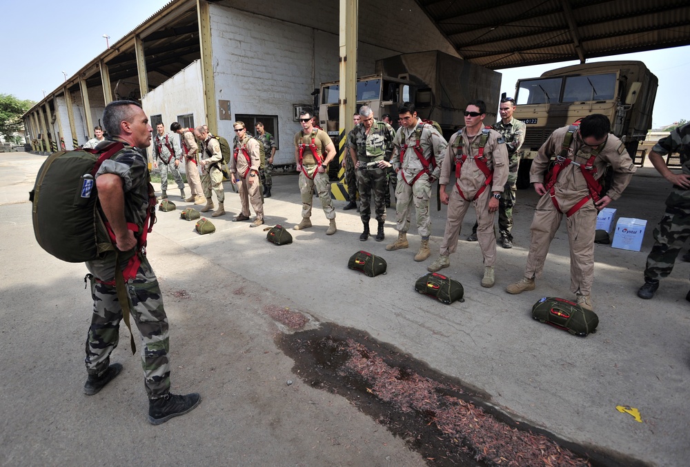 U.S. Air Force Guardian Angels Train With French Foreign Legion