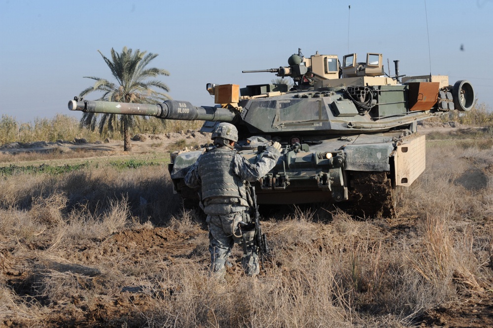 U.S., Iraqi Soldiers Clear Minefield