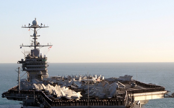 USS George Washington drops anchor off Australia
