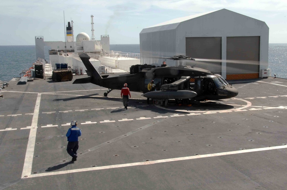 UH-60 Black Hawk lands on USNS Comfort