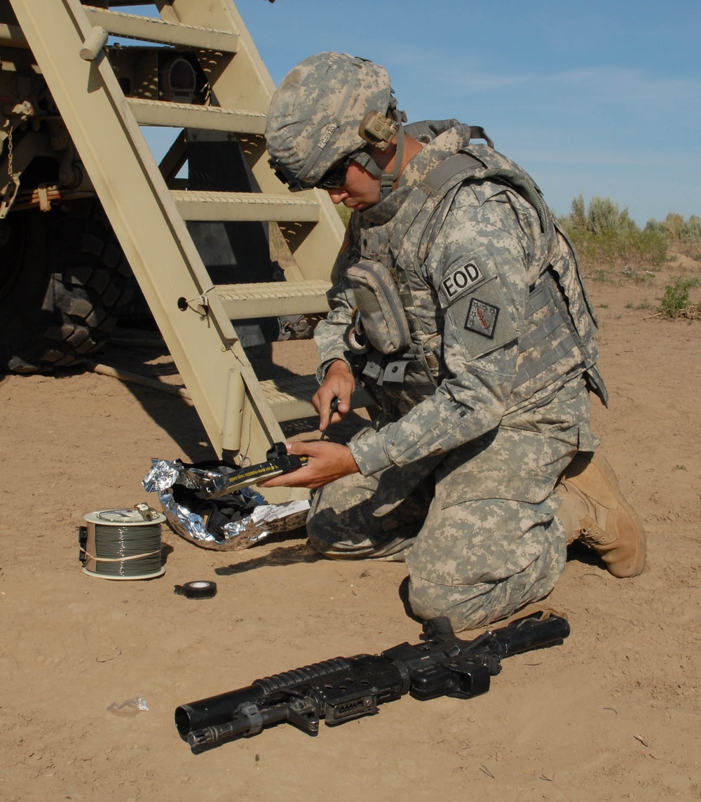 Explosive Ordnance Disposal Battalion Blast Through Certification