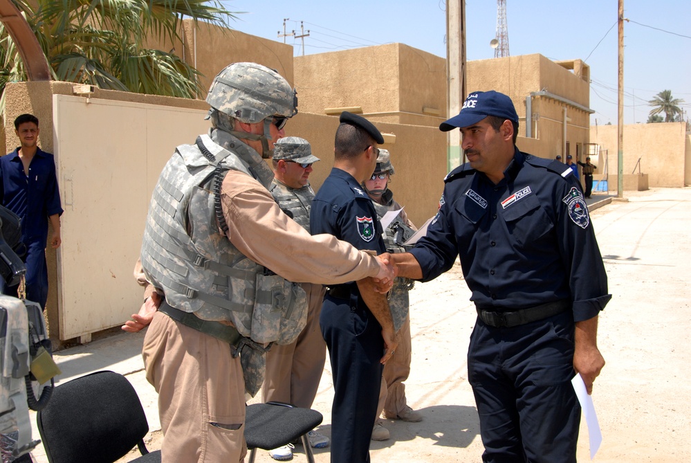 Iraqi police graduate academy