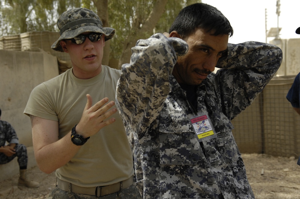 U.S. Soldiers Teach Iraqis Hand-To-Hand Combat