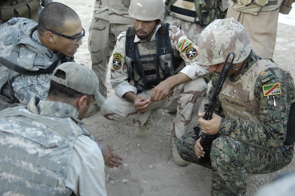 U.S. Soldiers Teach Iraqis Hand-To-Hand Combat