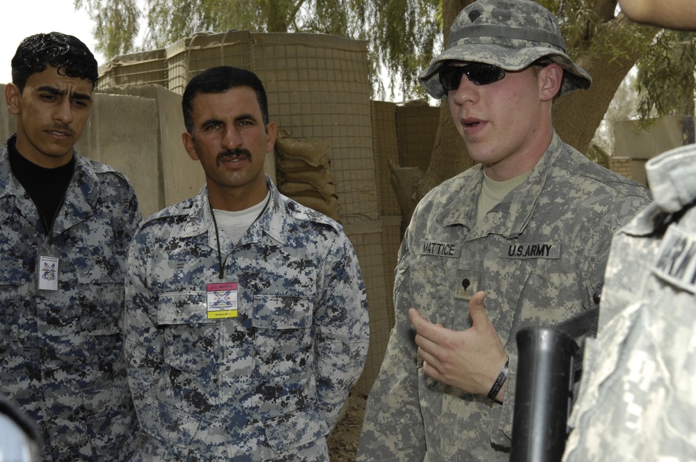 U.S. Soldiers Teach Iraqis Hand-To-Hand Combat