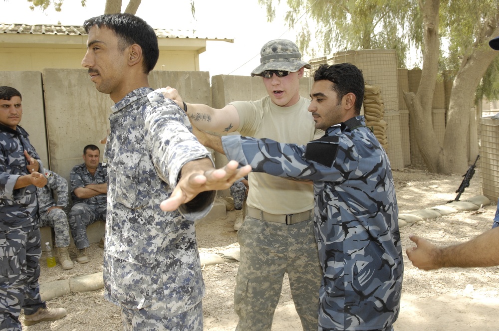 U.S. Soldiers Teach Iraqis Hand-To-Hand Combat