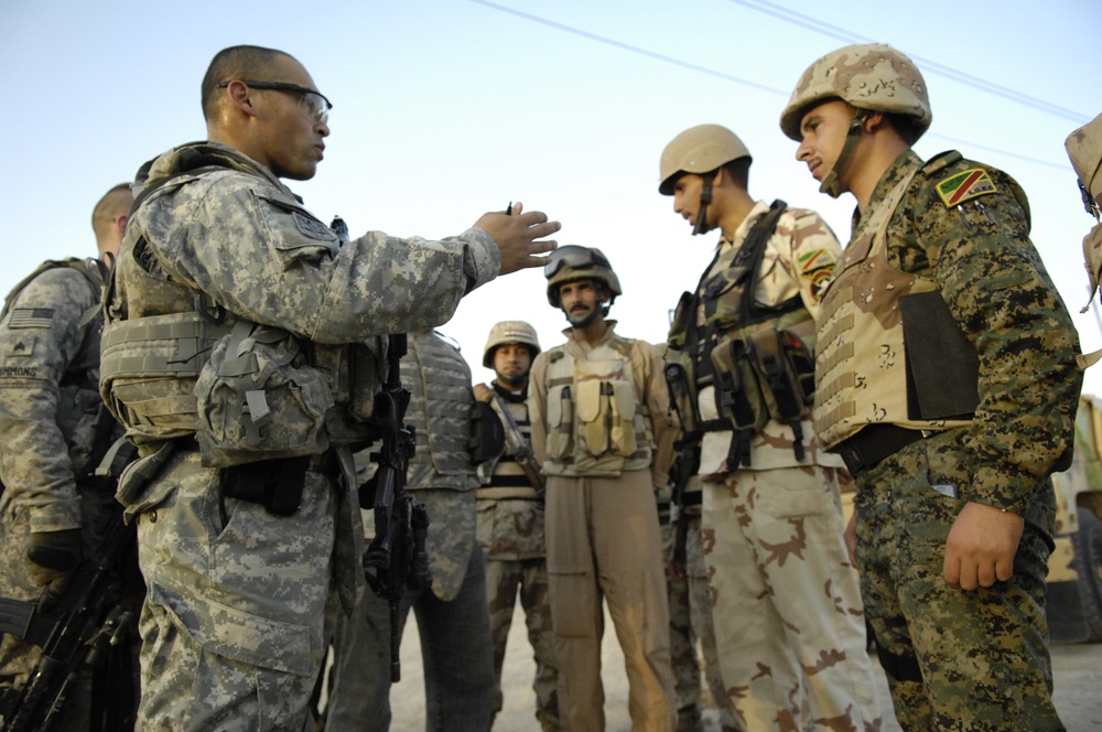 U.S. Soldiers Teach Iraqis Hand-To-Hand Combat