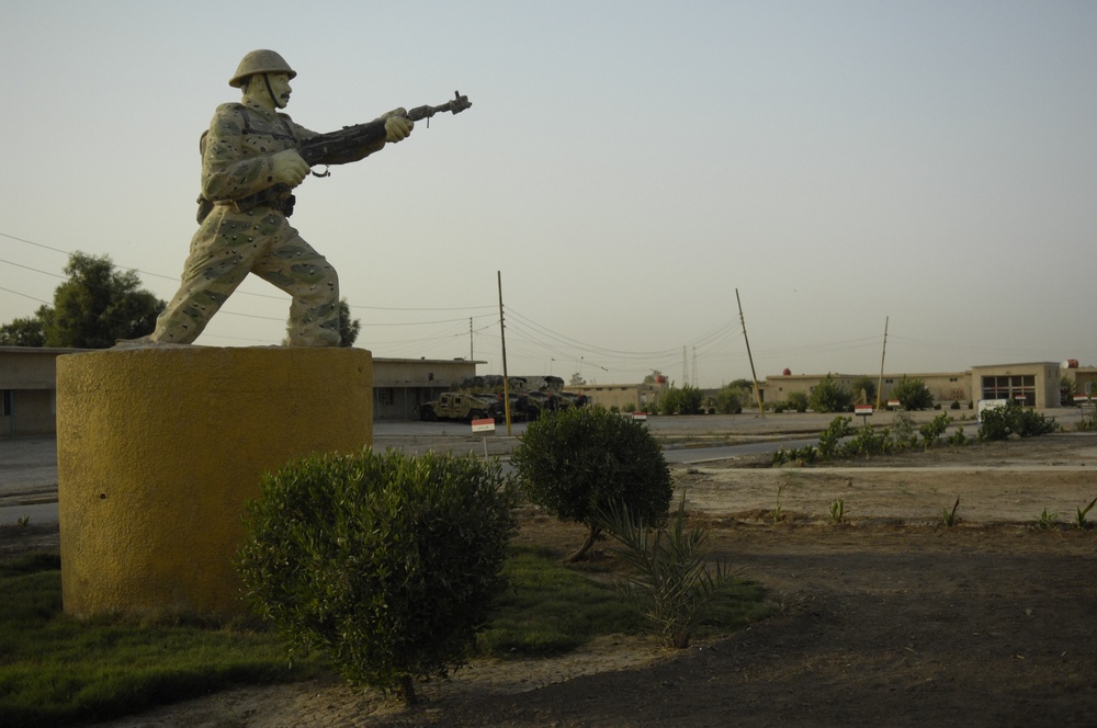 U.S. Soldiers Teach Iraqis Hand-To-Hand Combat