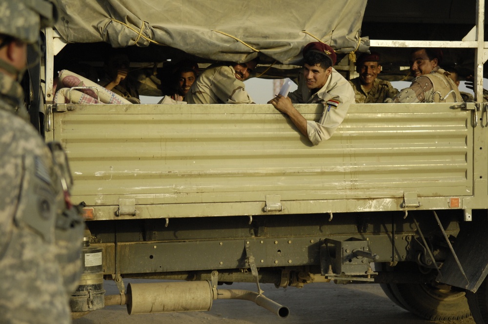 U.S. Soldiers Teach Iraqis Hand-To-Hand Combat