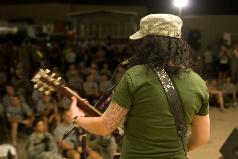 BandShe howls through Contingency Operating Base Basra