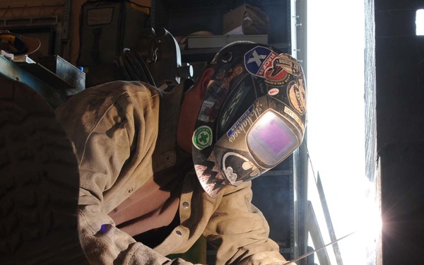 Kuwait-deployed service members dig and weld