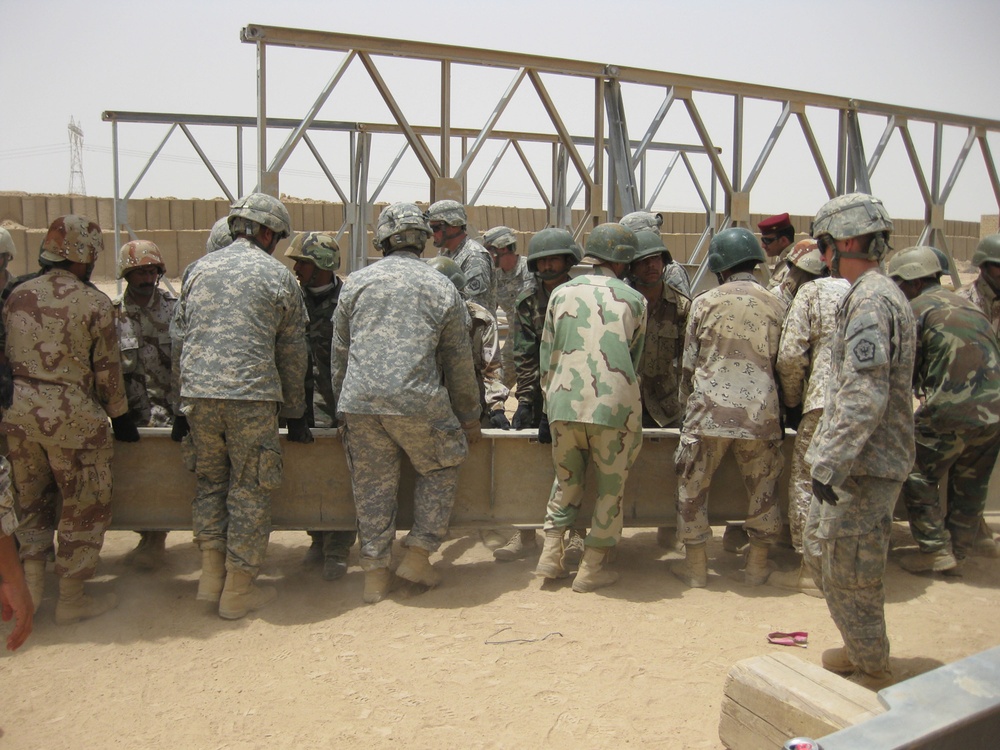 Joint Task Force Eagle Non-commissioned Officers 'span the Gap' With Iraqi Partnership Bridge Training