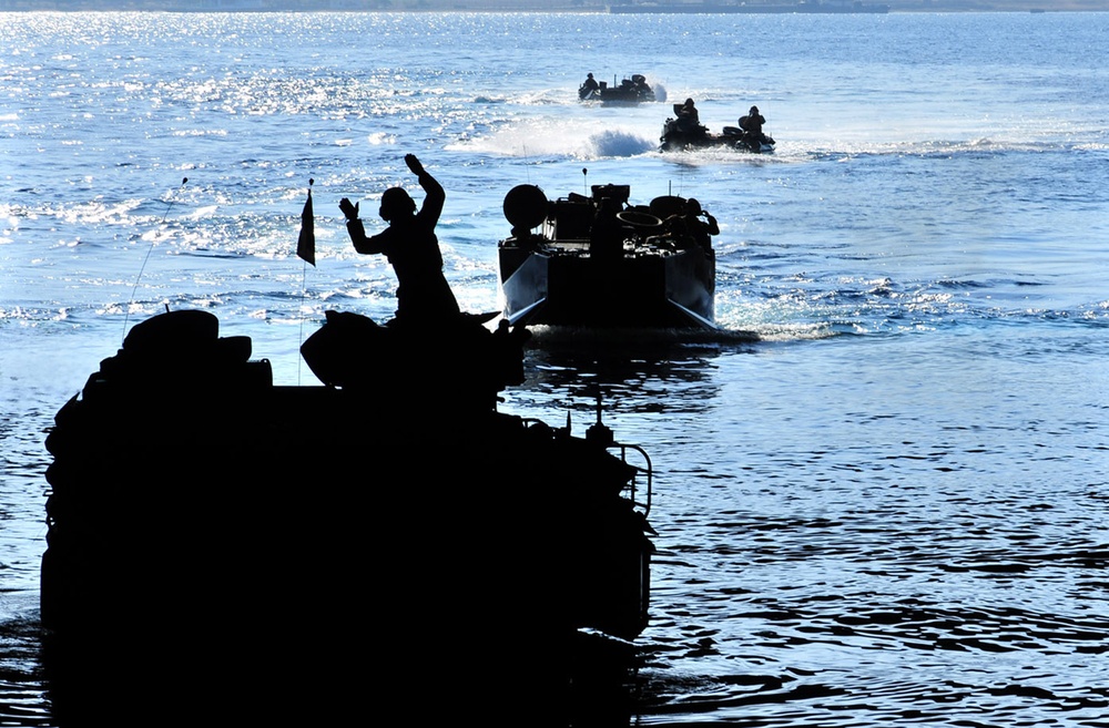 Bataan Conducts Amphibious Operations in the U.S. 5th Fleet