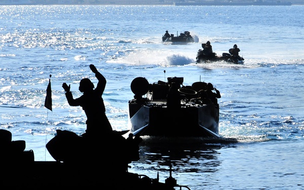 Bataan Conducts Amphibious Operations in the U.S. 5th Fleet